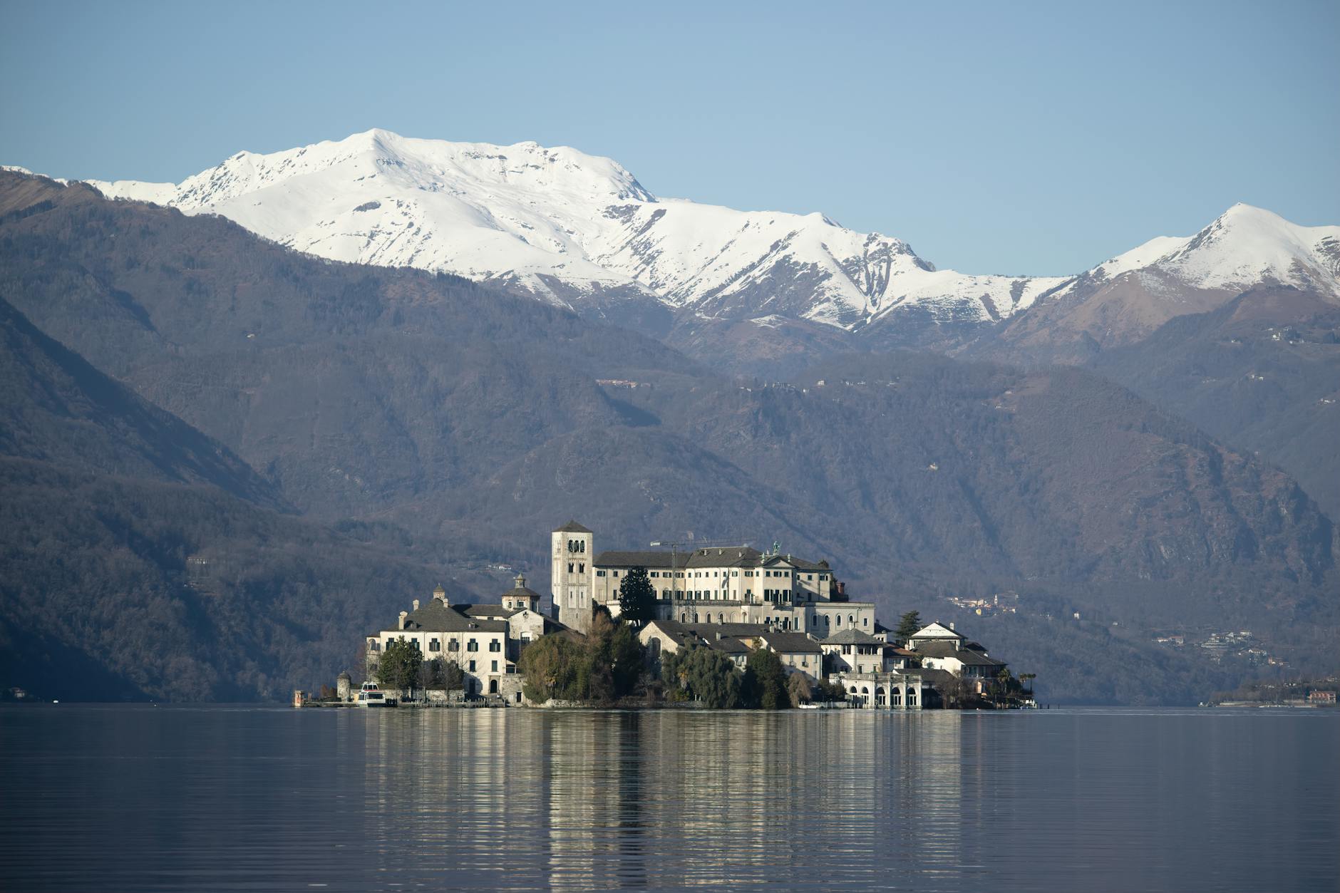 Orta San Giulio, stop alle visite in Basilica in tre mattine