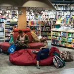 Cameri, in biblioteca “Un tè in giallo” tra misteri e romanzi cult