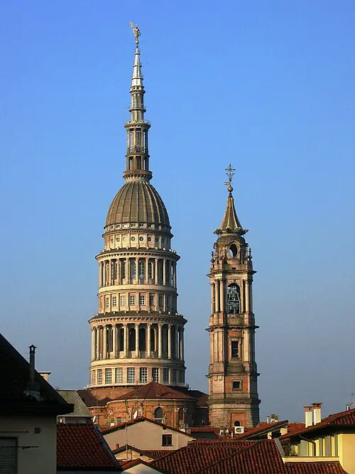 Novara, piazza delle Erbe si riempie di colori e frasi in dialetto