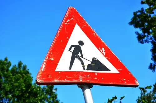 Novara, lavori in corso XXIII Marzo: modifiche alla viabilità e chiusura del parcheggio Martiri