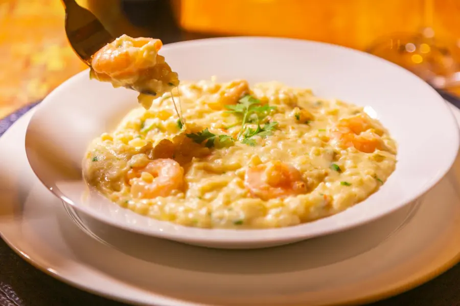 Il risotto alla novarese: ricetta della tradizione e i ristoranti dove mangiarlo come vuole la storia