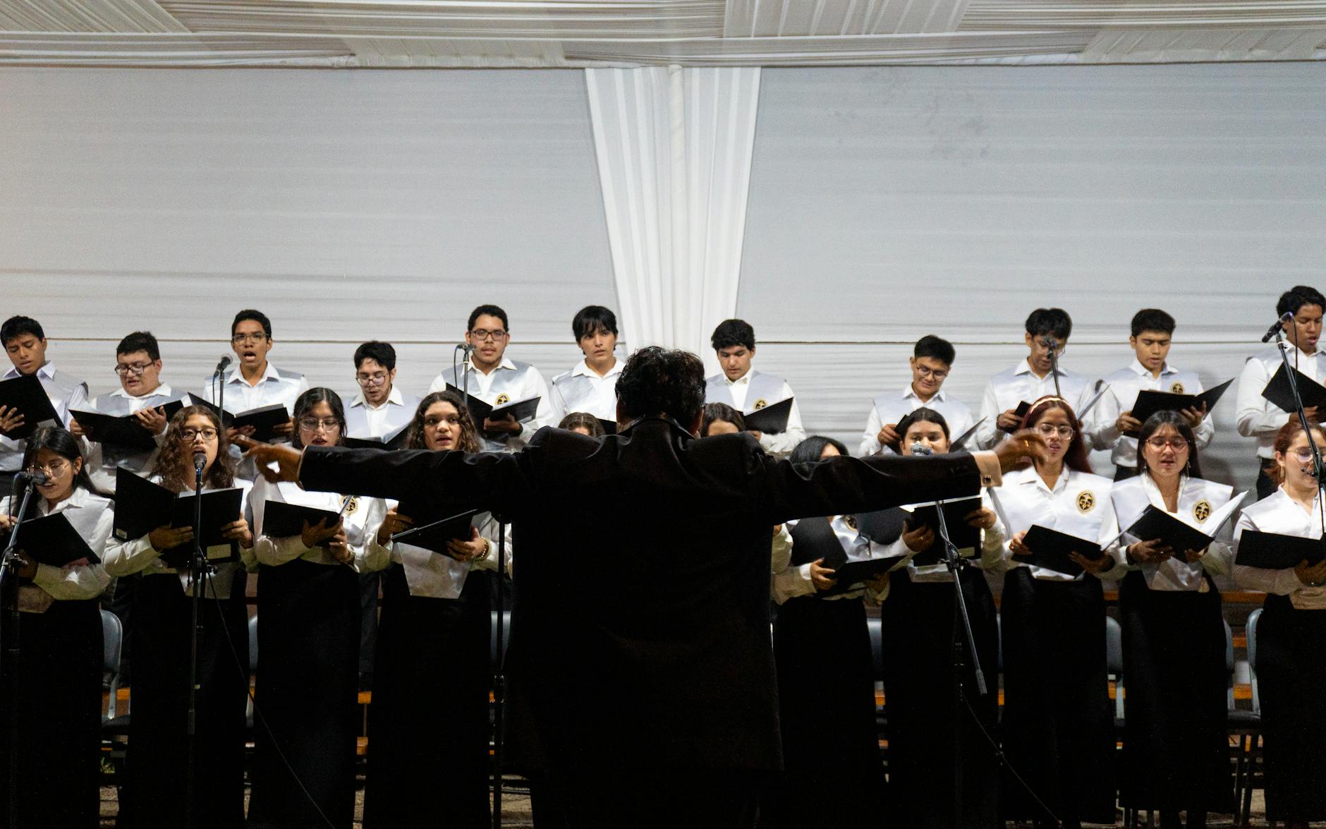 Trecate, il coro della scuola Rodari in scena con “A chi crede nei sogni”