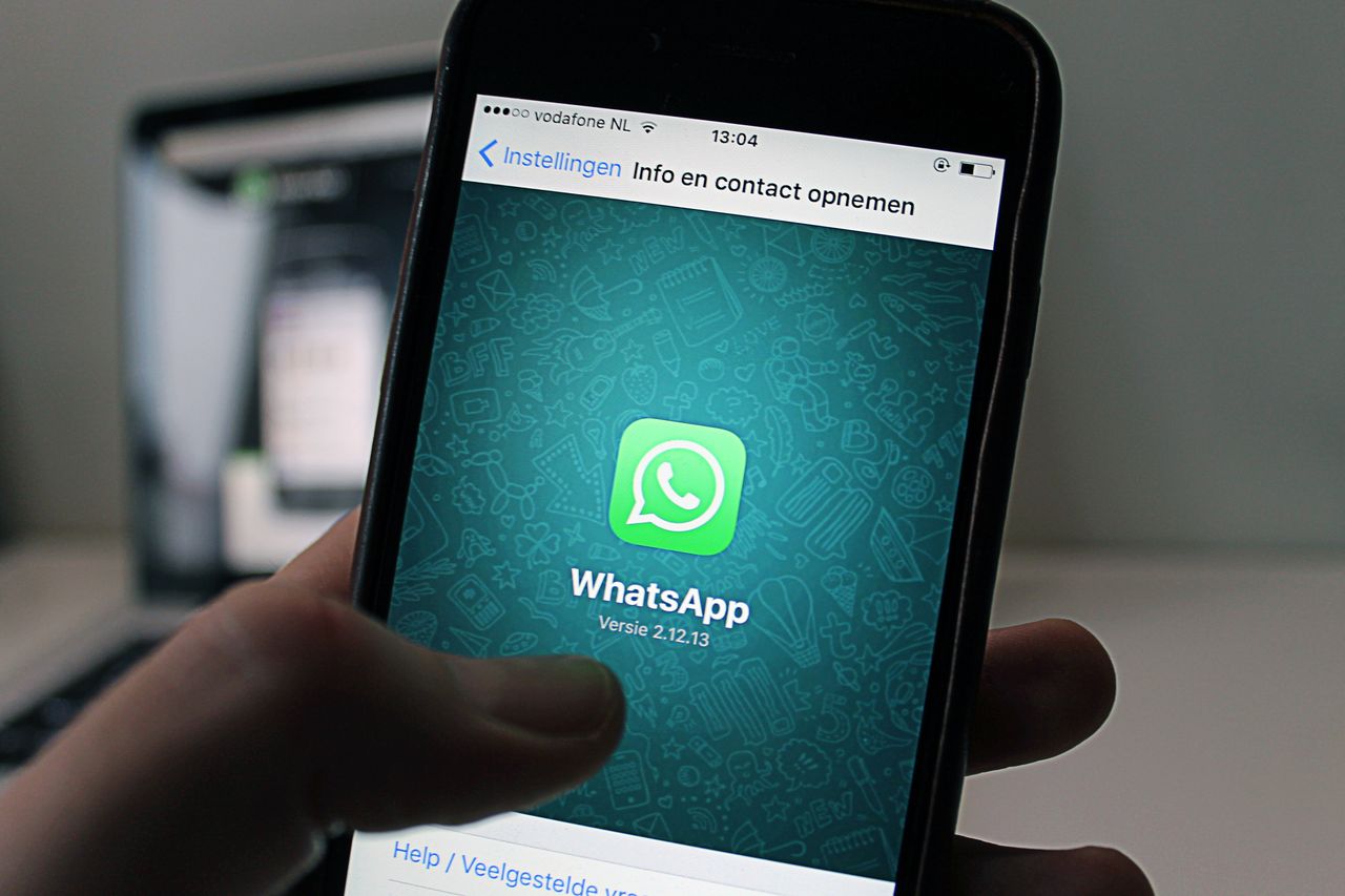 WhatsApp, allarme attacchi “zero-click”: i consigli della Polizia