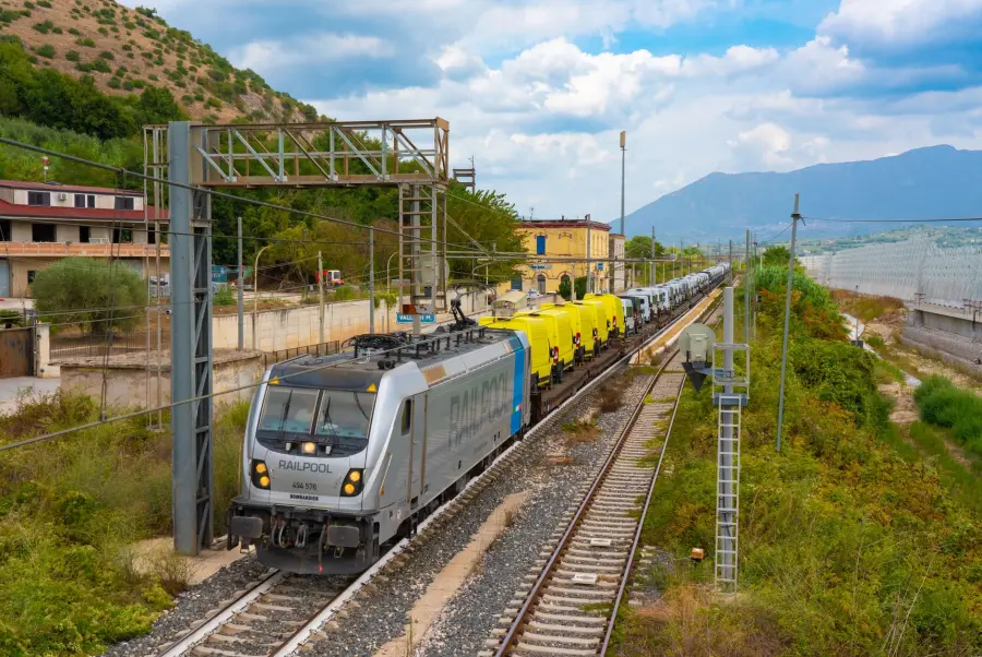 Novara-Roma, arrestato 43enne sul treno con pistola e refurtiva